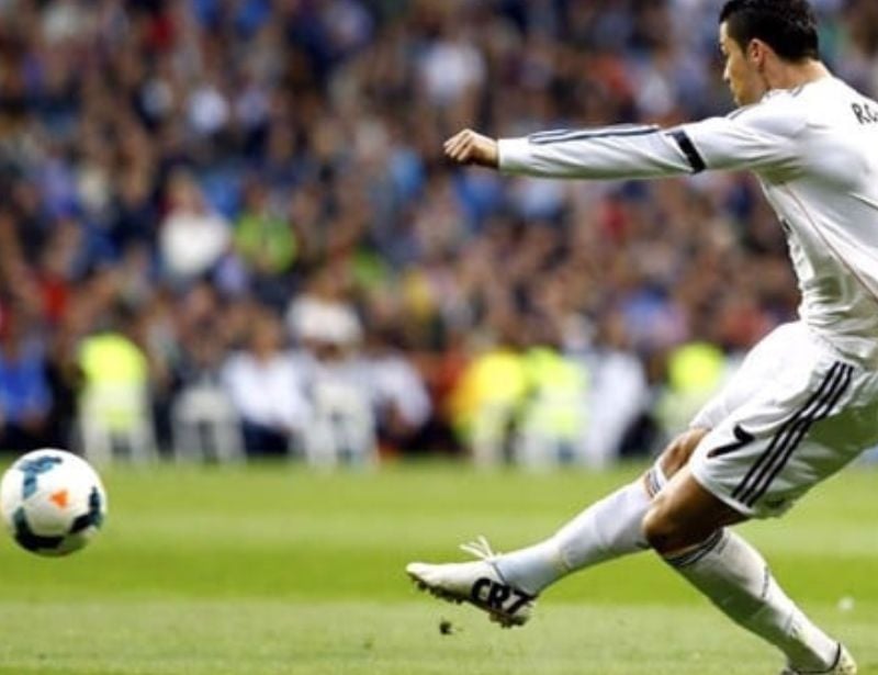 Hướng dẫn chi tiết cách sút bóng mạnh và chính xác | Sport9 Việt Nam